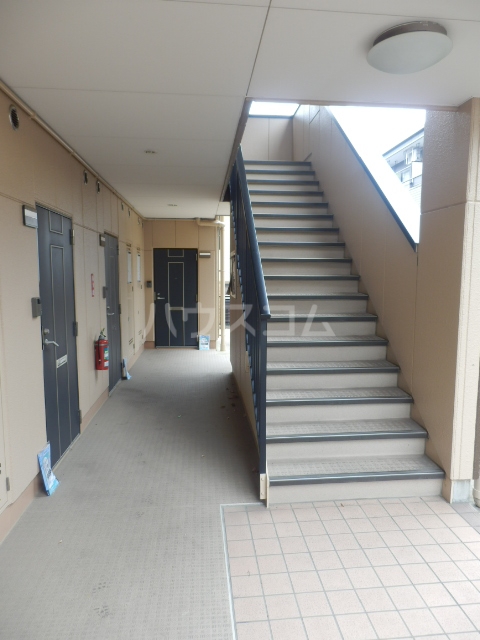 21/25 エントランス