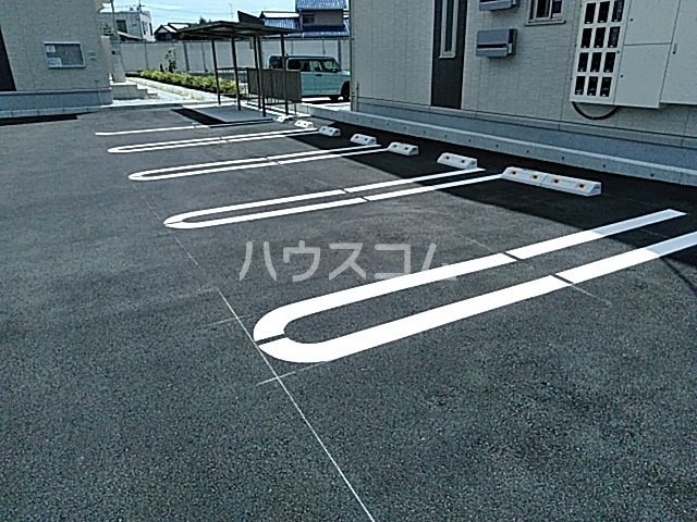 22/28 駐車場