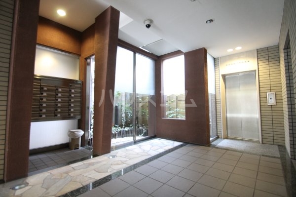 24/30 エントランス