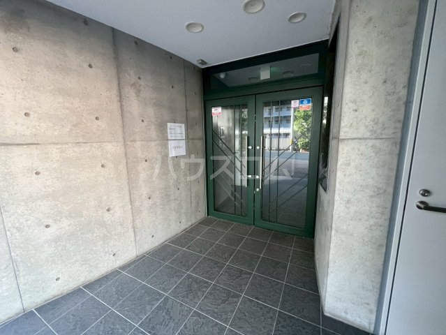 21/30 エントランス