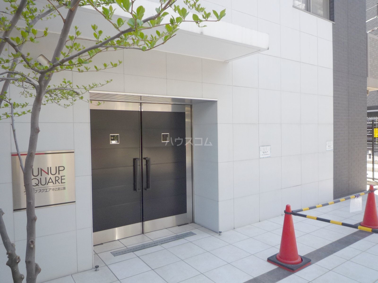 16/25 エントランス