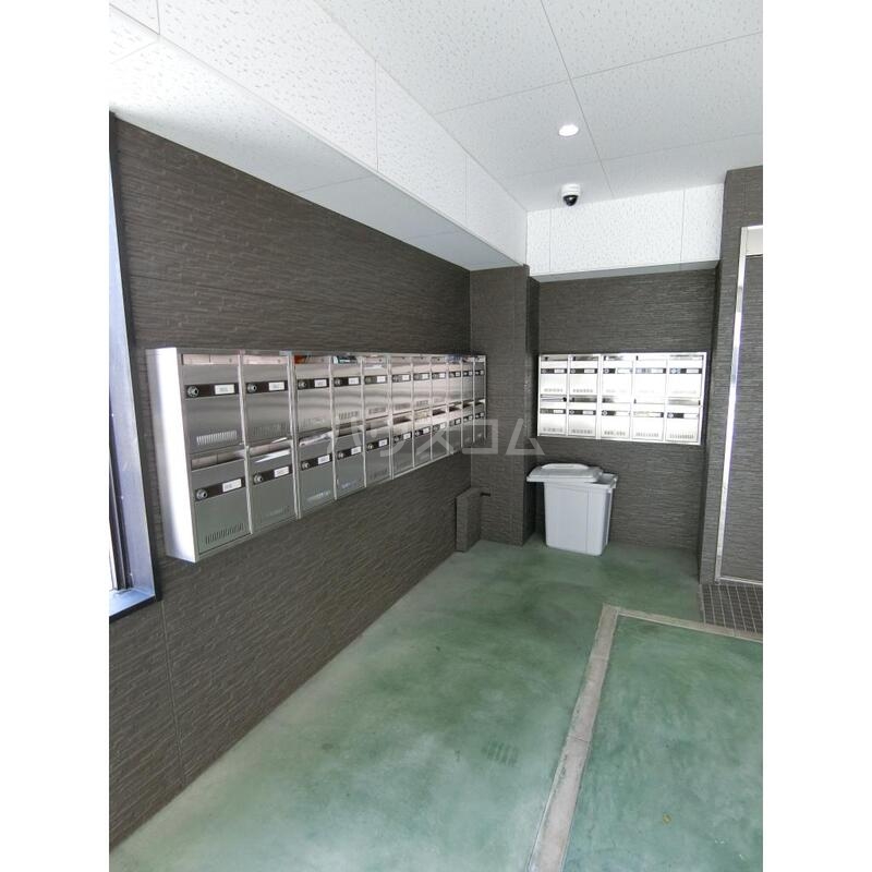 28/30 エントランス