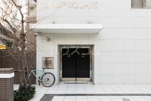 18/30 エントランス