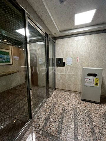 20/29 エントランス