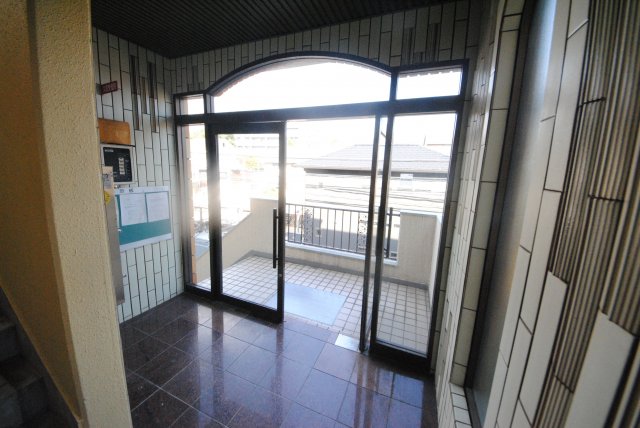 14/20 エントランス