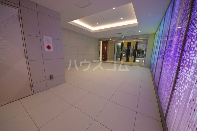 27/30 エントランス