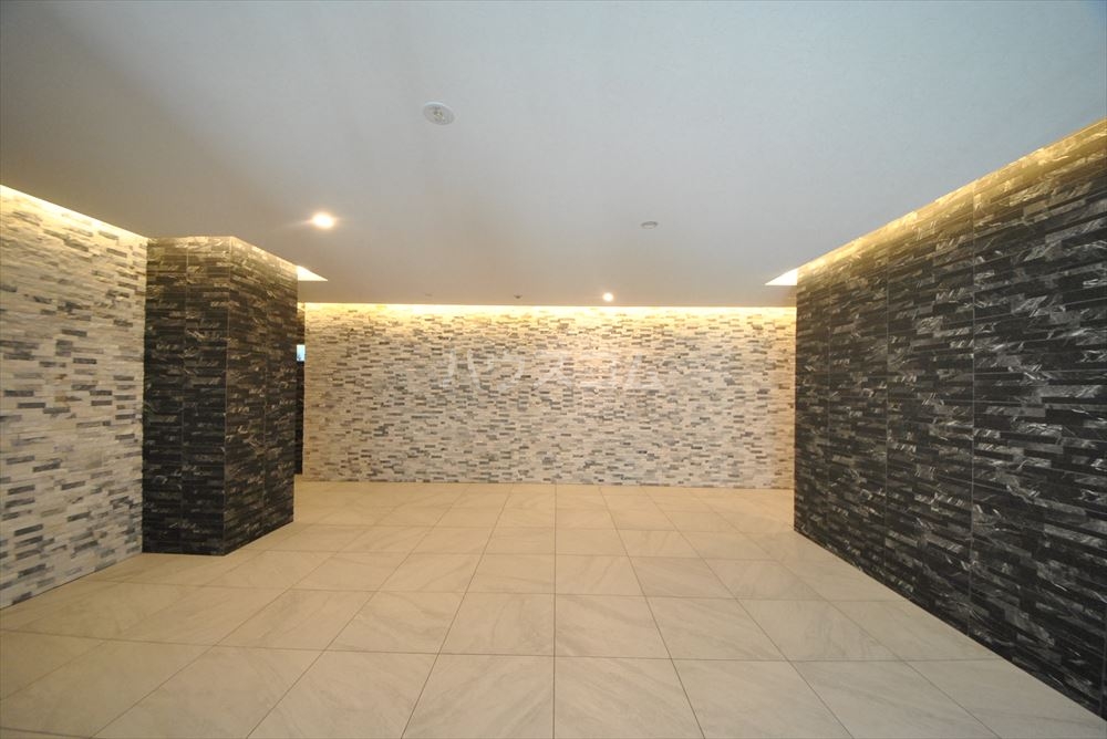 25/30 エントランス