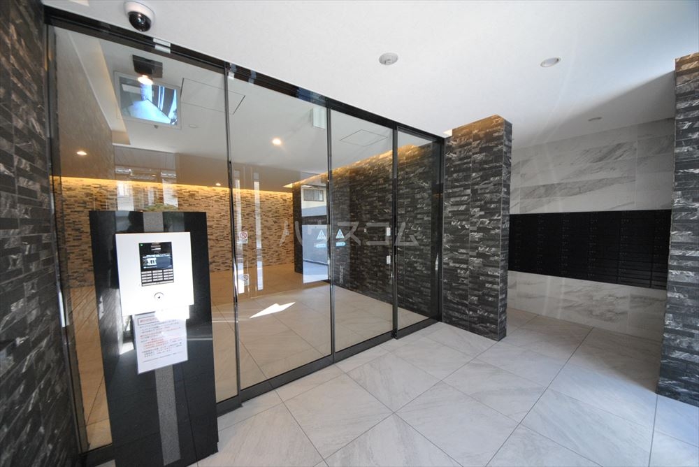 26/30 エントランス