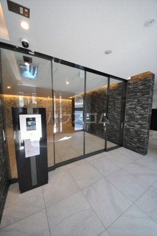 24/30 エントランス