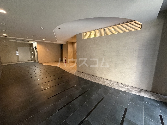 27/30 エントランス