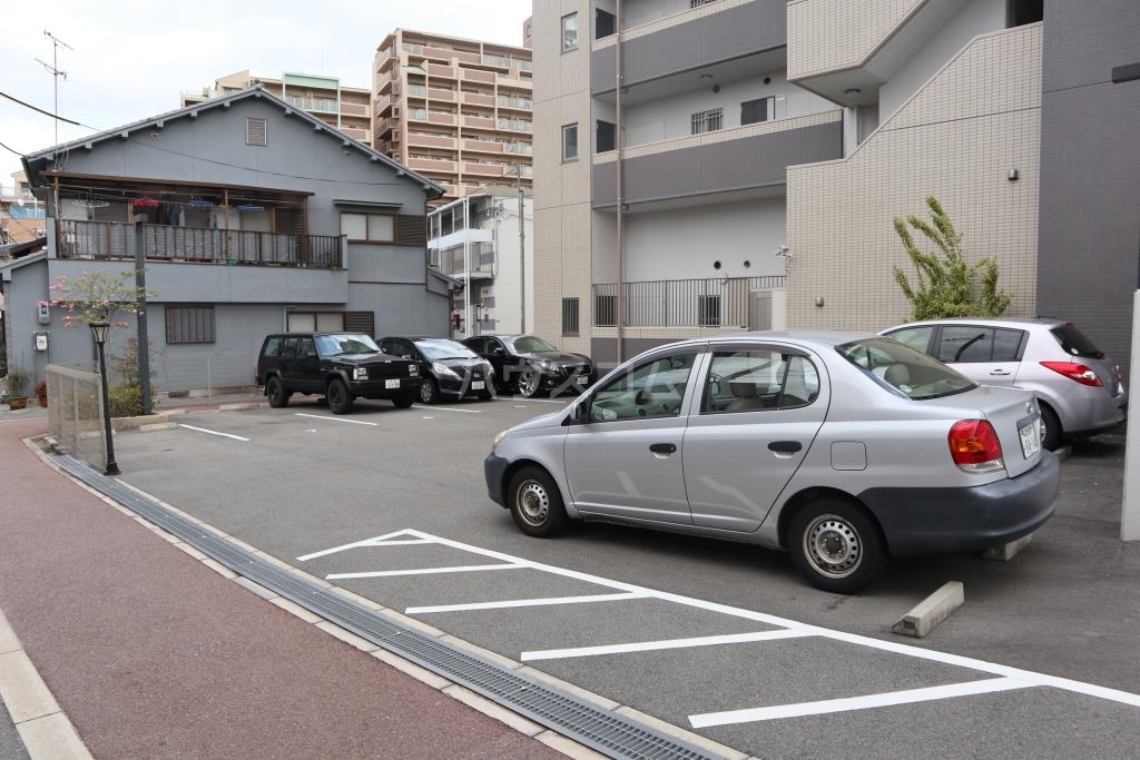 23/30 駐車場