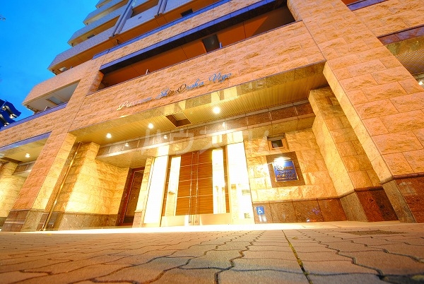 20/30 エントランス