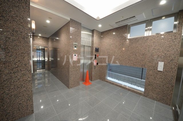 23/30 エントランス