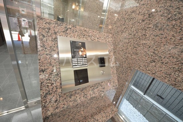 24/30 エントランス