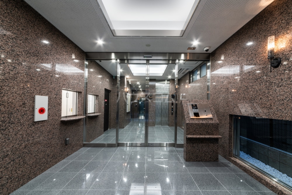 28/30 エントランス