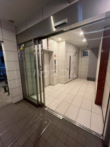 18/28 エントランス