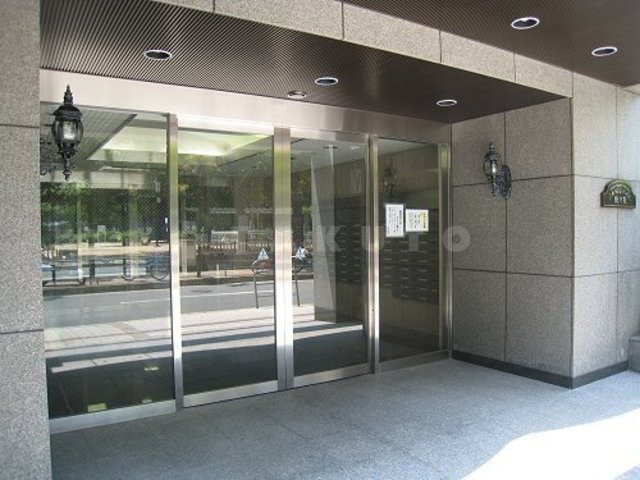 23/30 エントランス