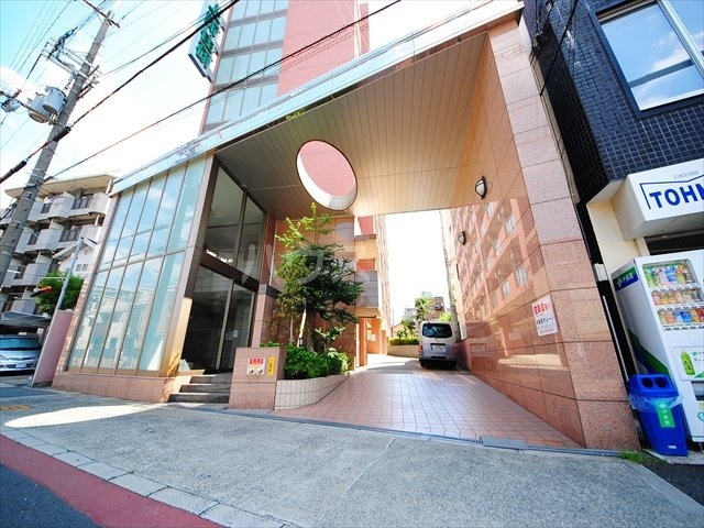 18/28 エントランス