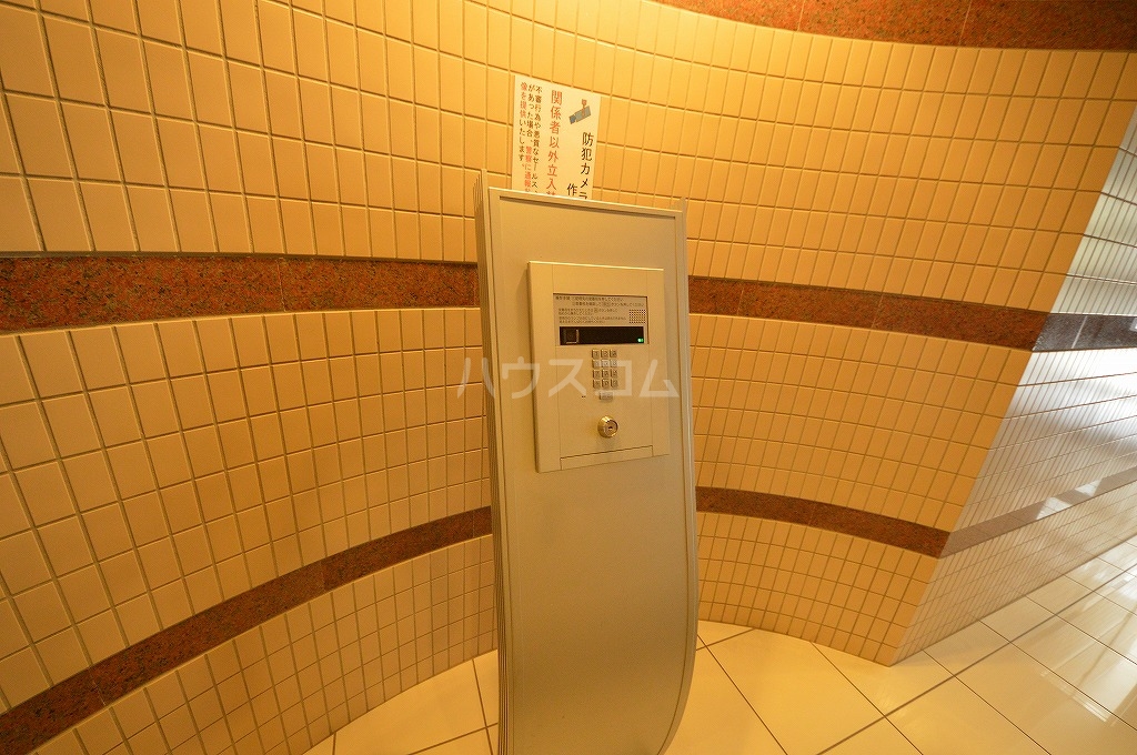 21/30 エントランス