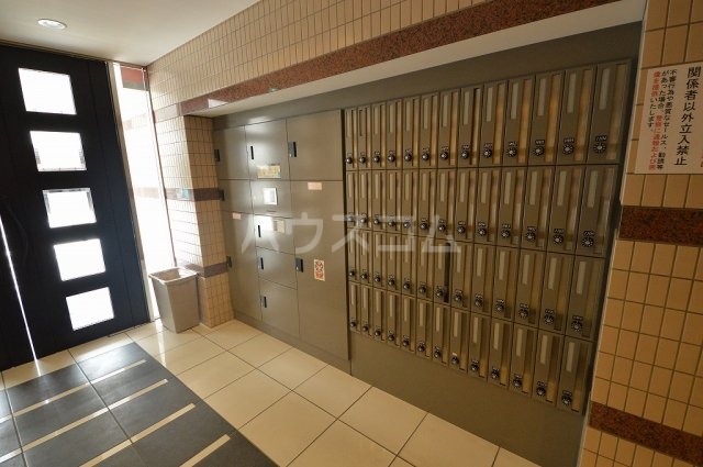 24/30 エントランス