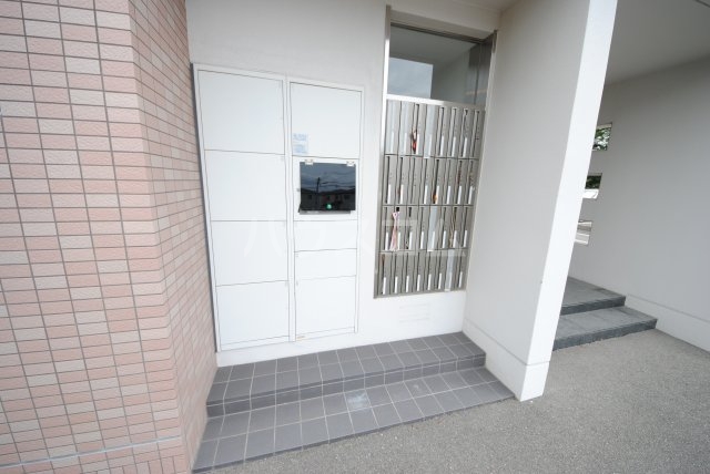 18/25 エントランス