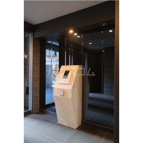 25/30 エントランス