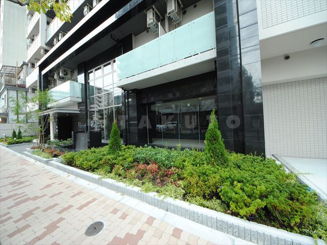 28/30 エントランス