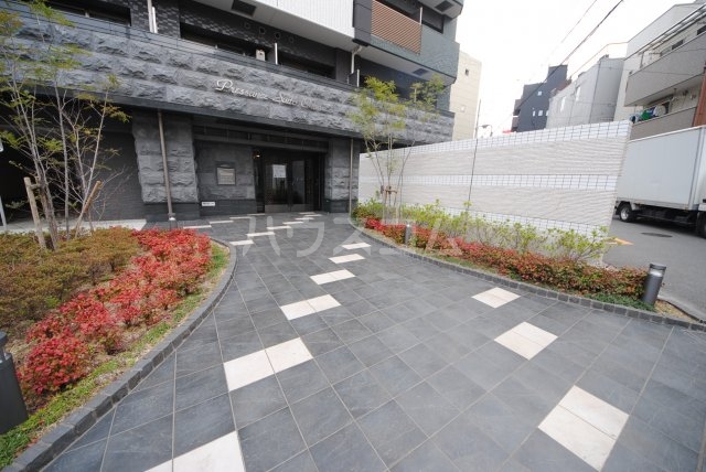 23/30 エントランス