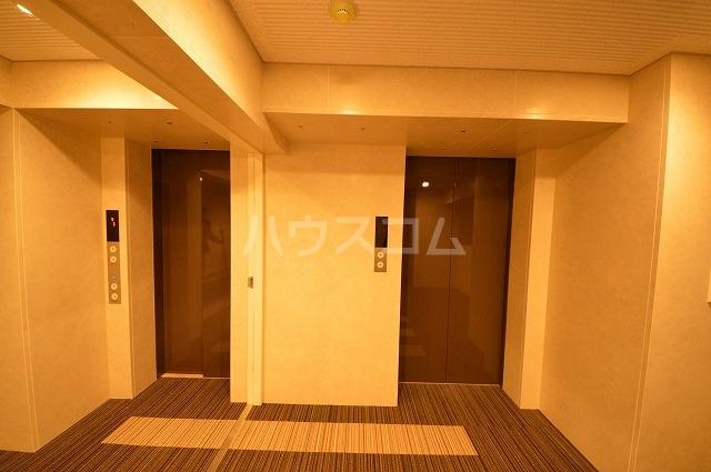 28/30 エントランス