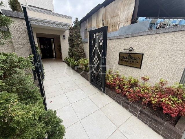 26/30 エントランス