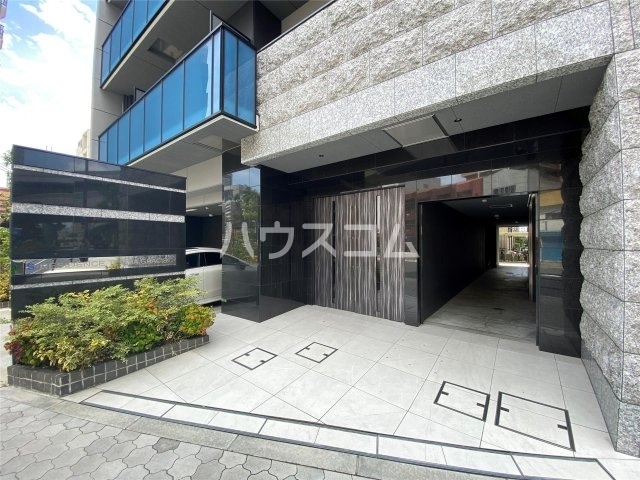 21/30 エントランス