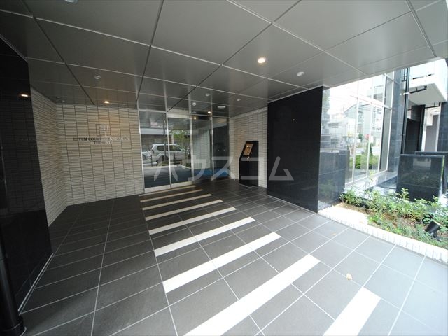 21/30 エントランス