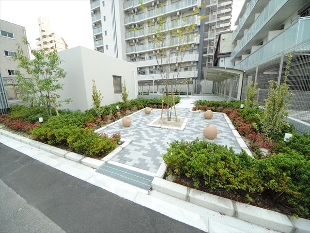 22/30 エントランス