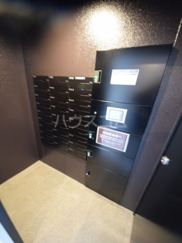 27/30 エントランス