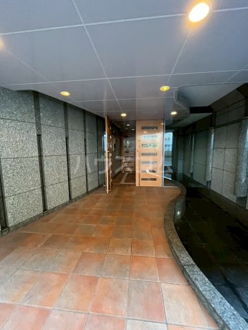 21/30 エントランス