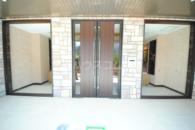 24/30 エントランス