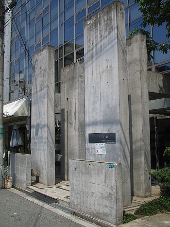 16/26 エントランス