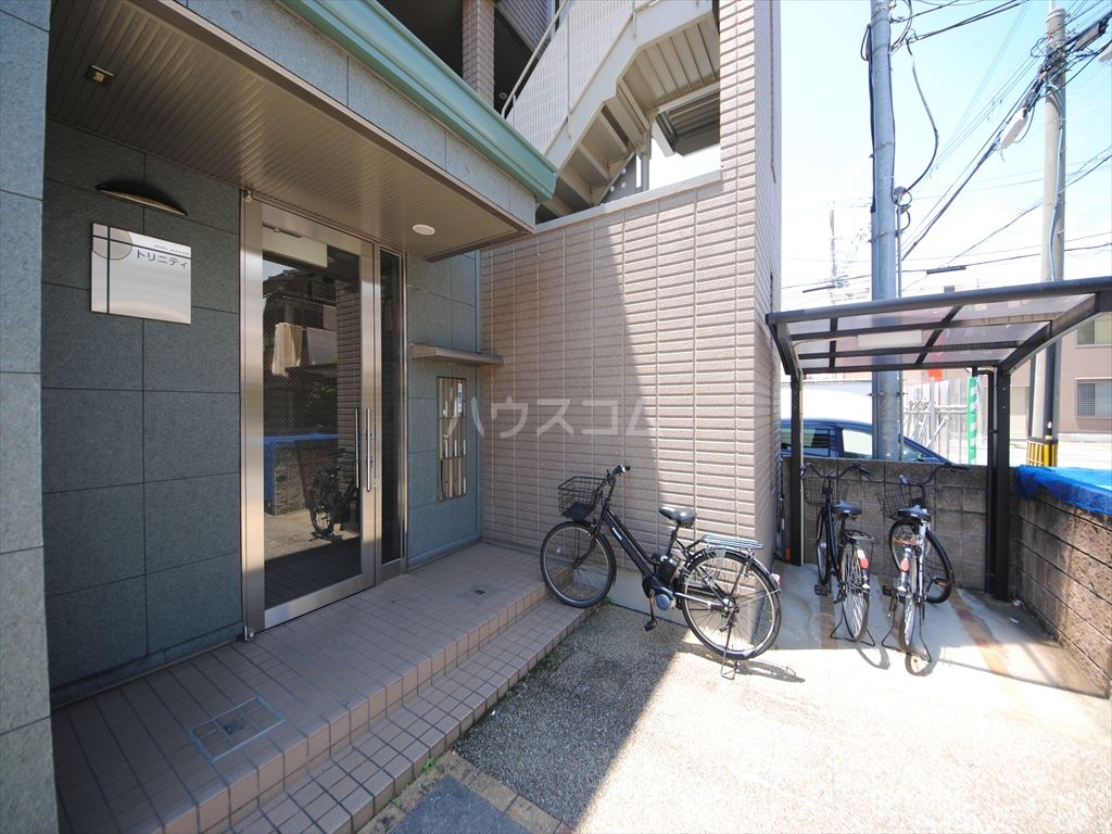 21/30 エントランス