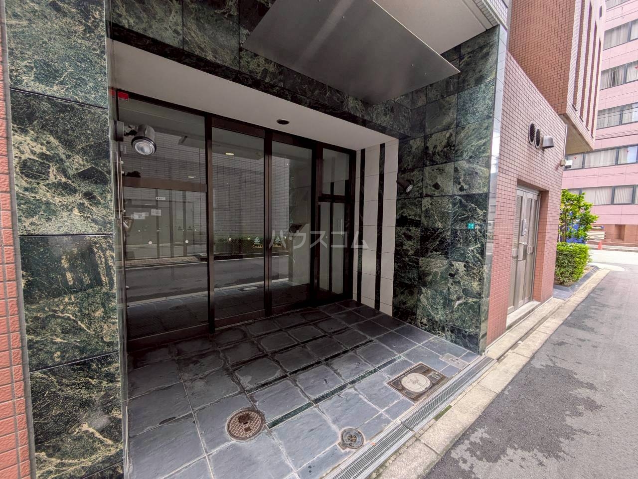 26/30 エントランス