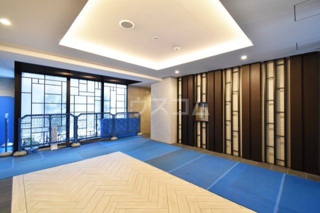 23/30 エントランス