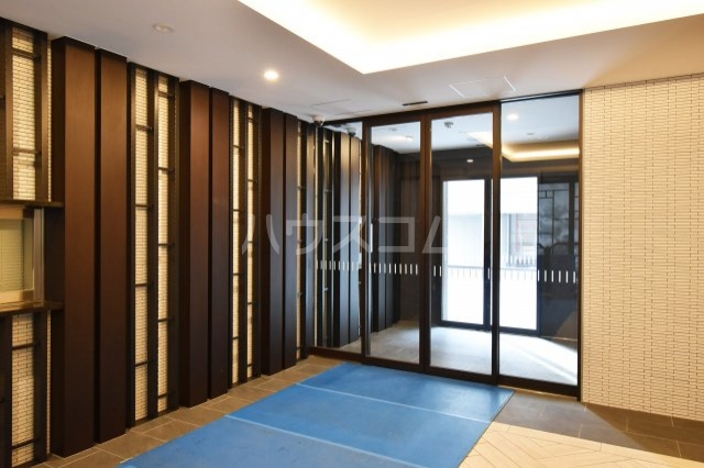 19/30 エントランス