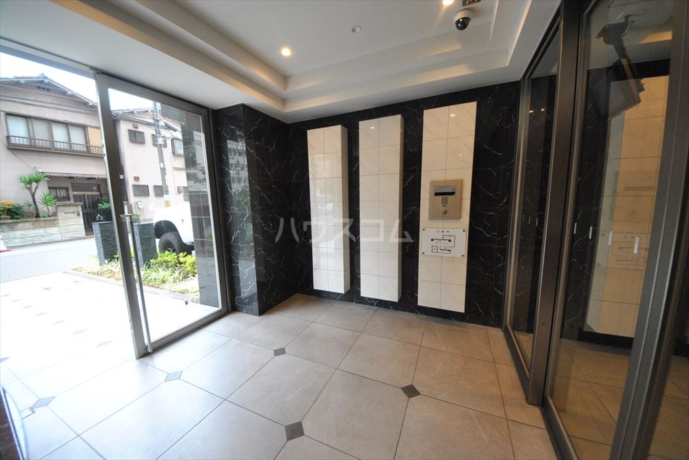 25/30 エントランス