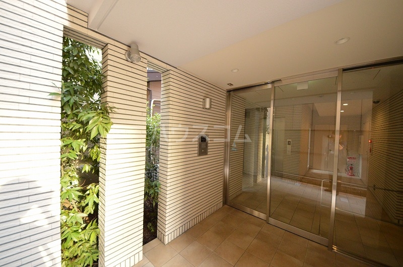 18/28 エントランス