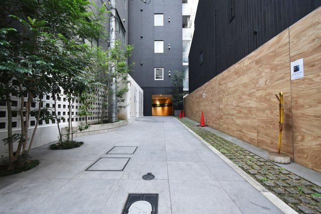 27/30 エントランス