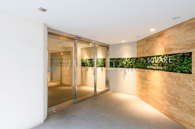 26/30 エントランス