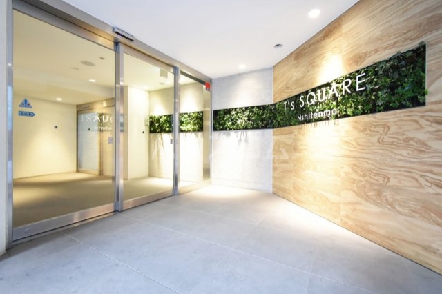 27/30 エントランス