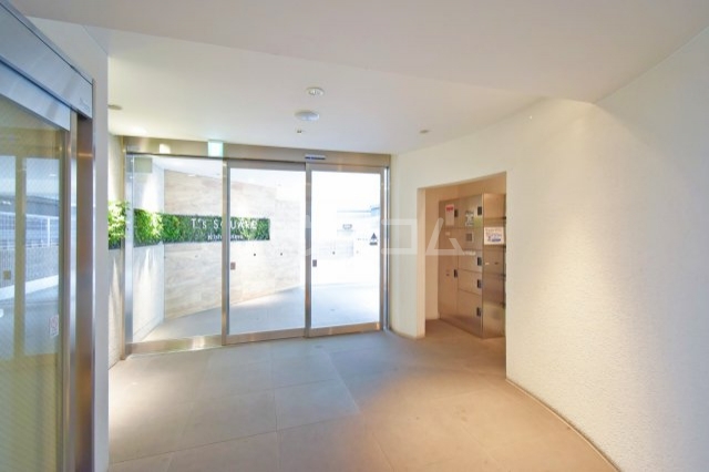 26/30 エントランス