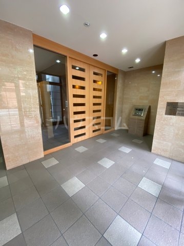 28/30 エントランス