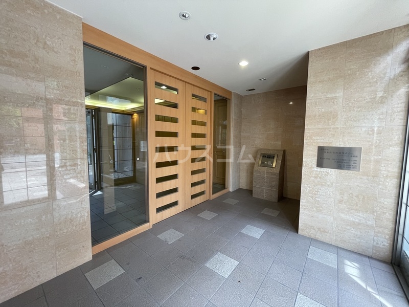 26/30 エントランス