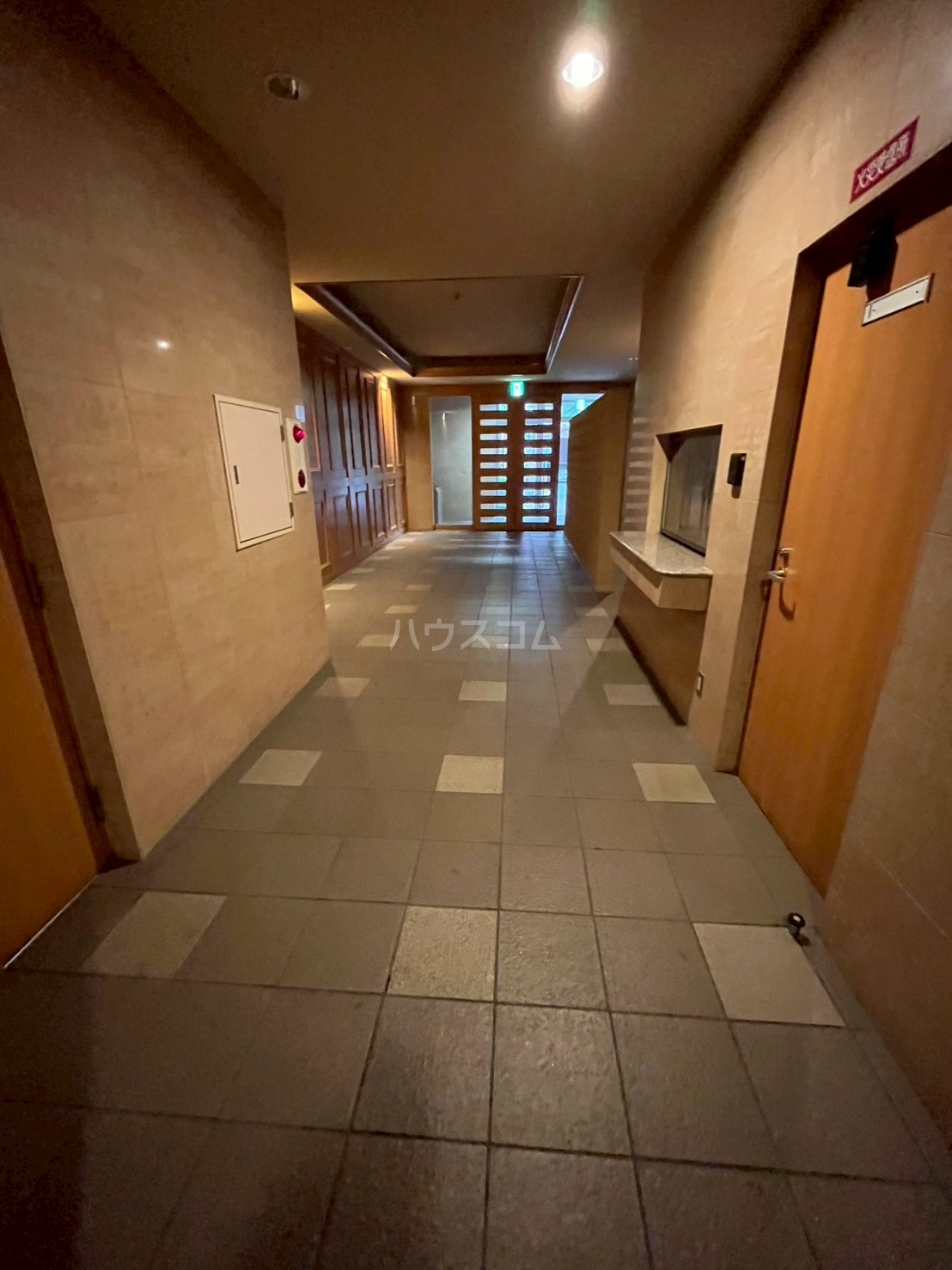 28/30 エントランス